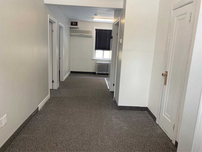 Photo - 1641 Victoria Park Av Unit 3