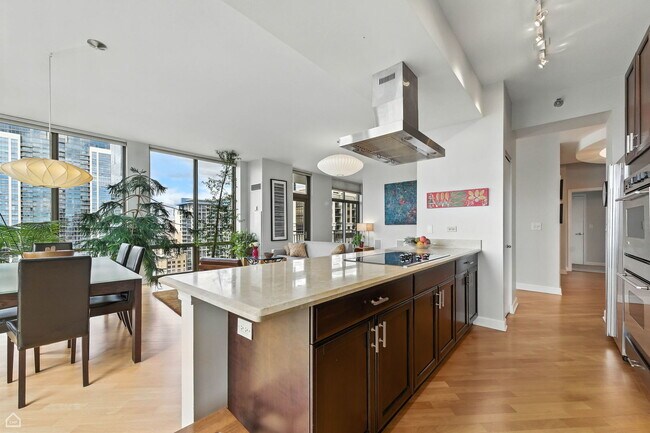 Photo - 1335 S Prairie Ave Unit 1706