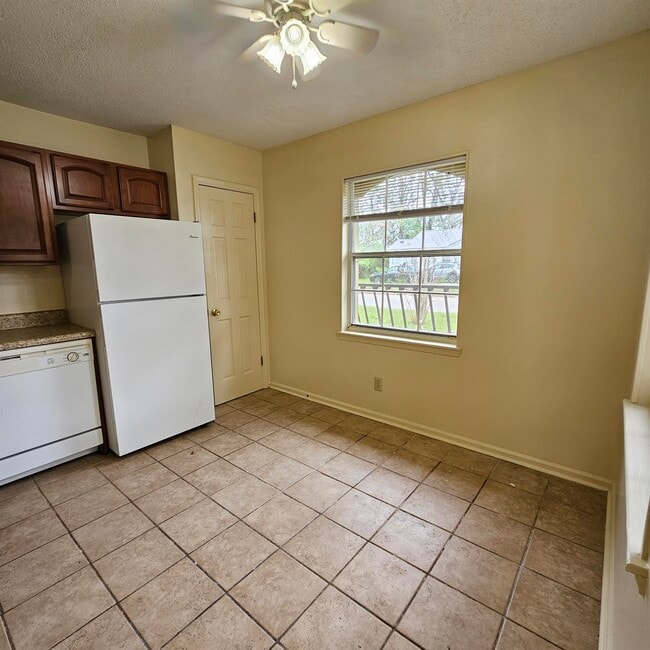 Photo - 1322 Kings Dr