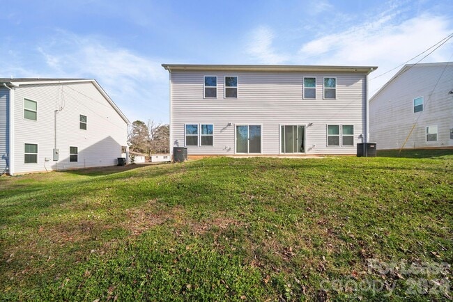 Photo - 715 Lackey St