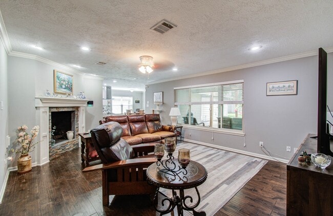 Photo - 9818 Emnora Ln