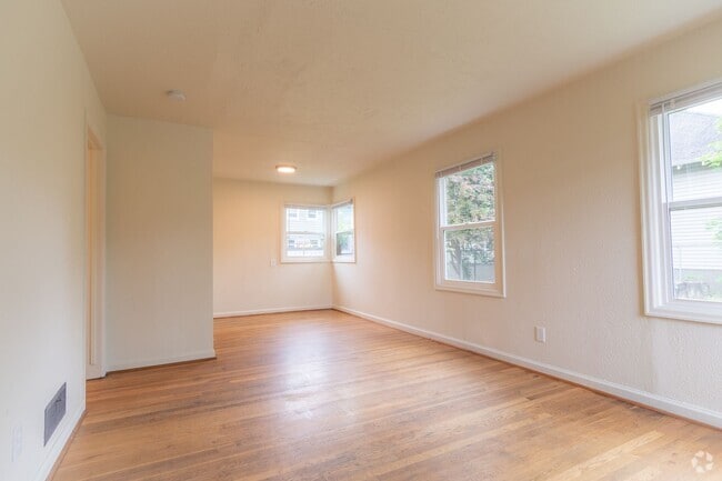Building Photo - 5412-5420 NE 9th Unit 5412 Rental