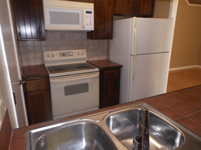 Photo - 5 Crestwood Cir