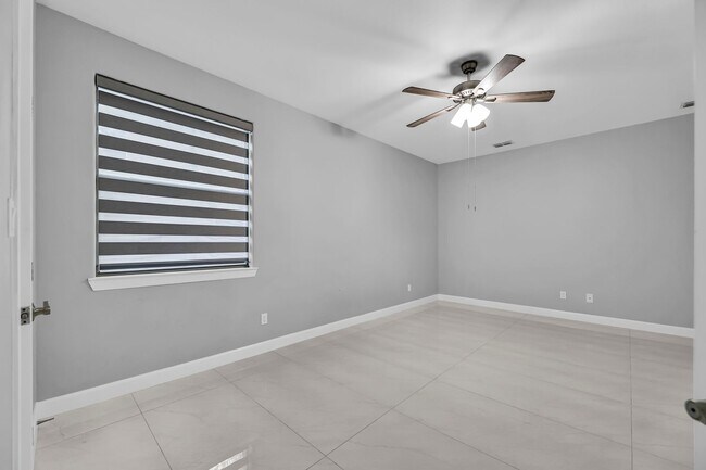 Photo - STUNNING 4 BEDROOM HOME! GREAT LOCATION!