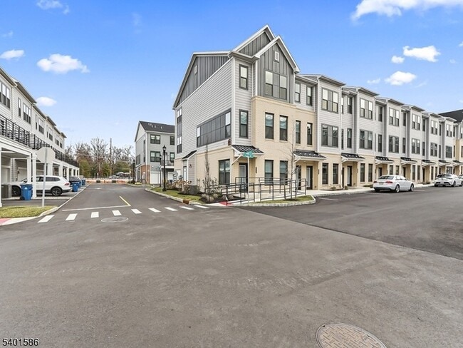 Building Photo - 715 Parker Blvd