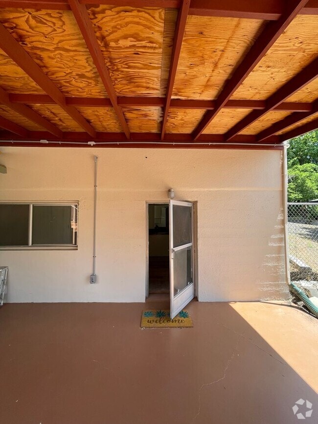 Building Photo - Studio Apartment - All basic utilities inc...