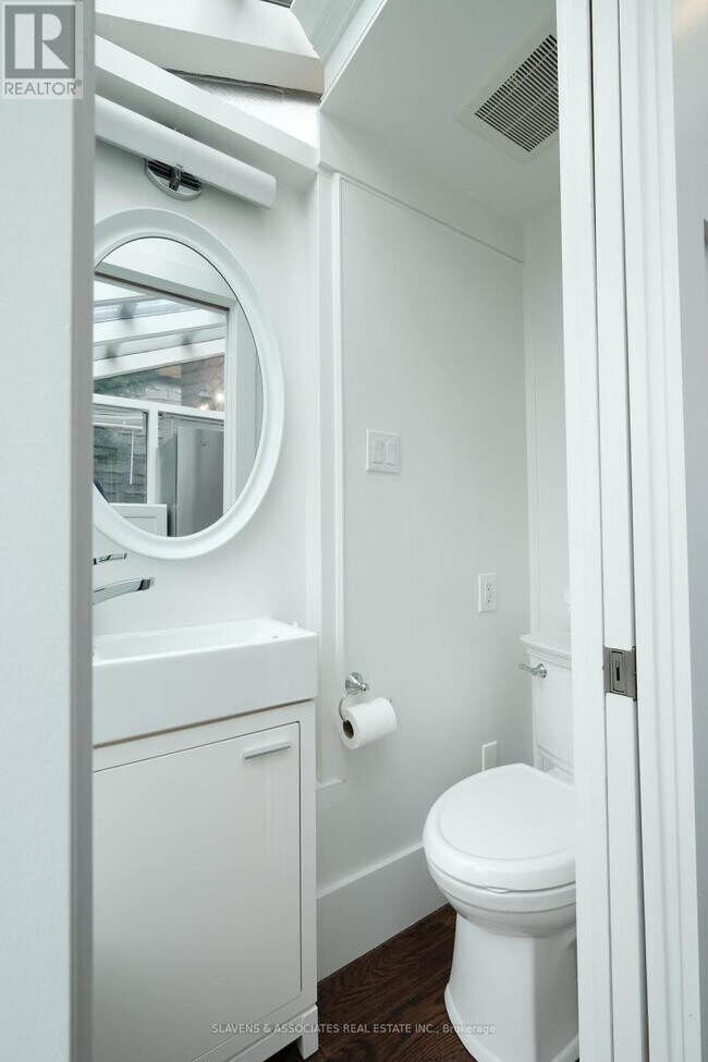 Photo - 456 Roehampton Ave