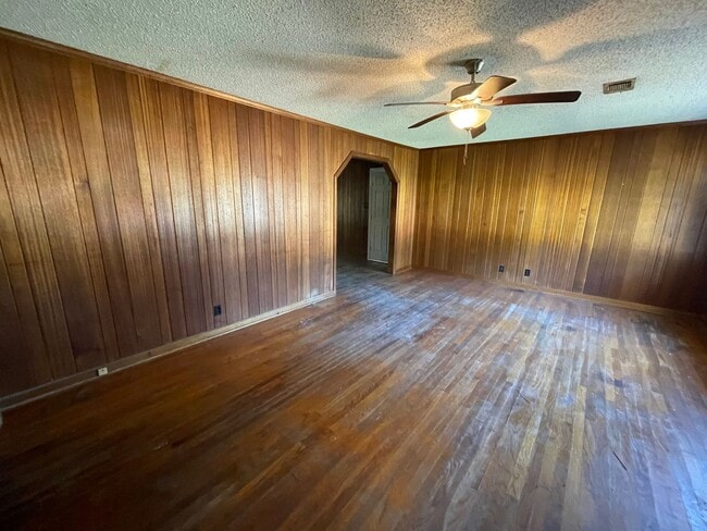 Photo - 1303 Warner now available for lease! 3 bed...