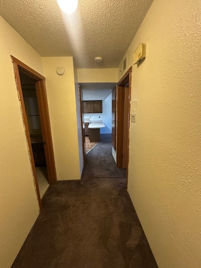 Photo - Spacious Upstairs 1 Bed Apartment!