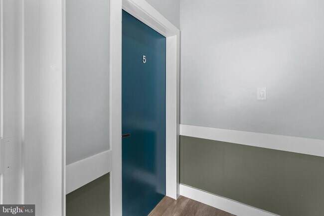 Photo - 342 W Queen Ln Unit 5