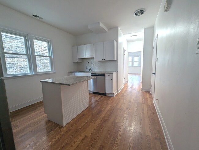 Photo - 1520 W Melrose St Unit 2F