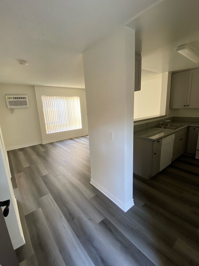 Building Photo - 1632 N Formosa Ave Unit 108