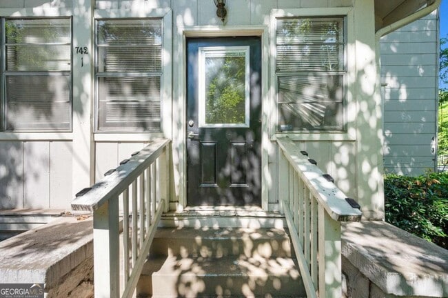 742 Charles Allen Dr NE