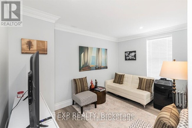 Photo - 5858 Ferry St