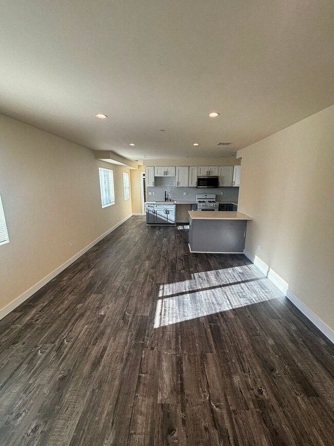 Photo - 1651 W 85th St