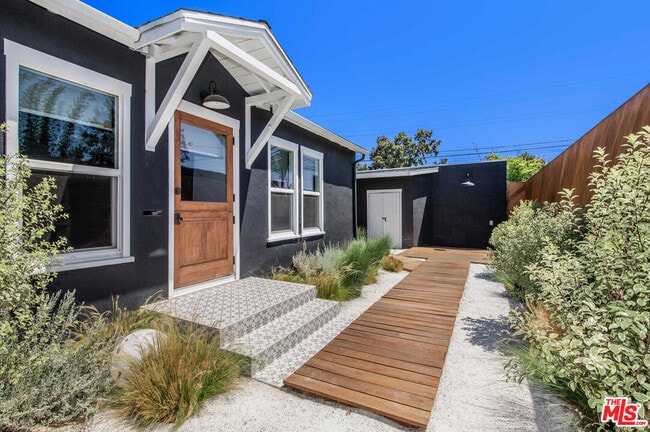 Building Photo - 326 4th Ave Unit C