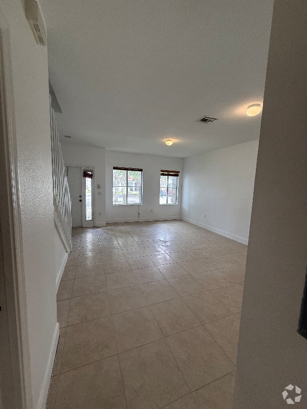Building Photo - 2816 SW 83rd Ave Rental