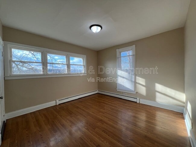 Photo - 411 Wellington Ave Unit 2