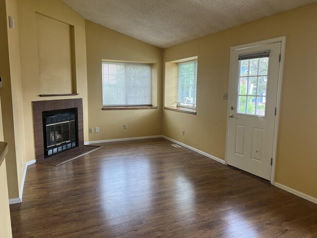 Photo - 870 London Green Way