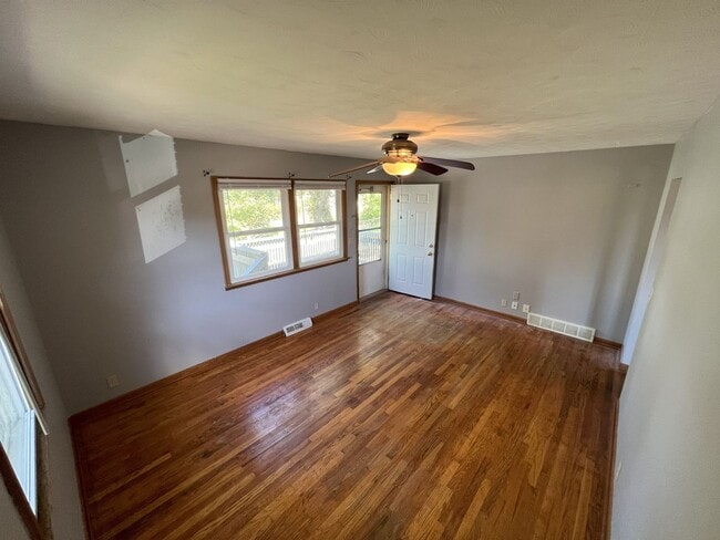 Photo - Bright & Spacious 3-Bedroom Duplex Unit on...