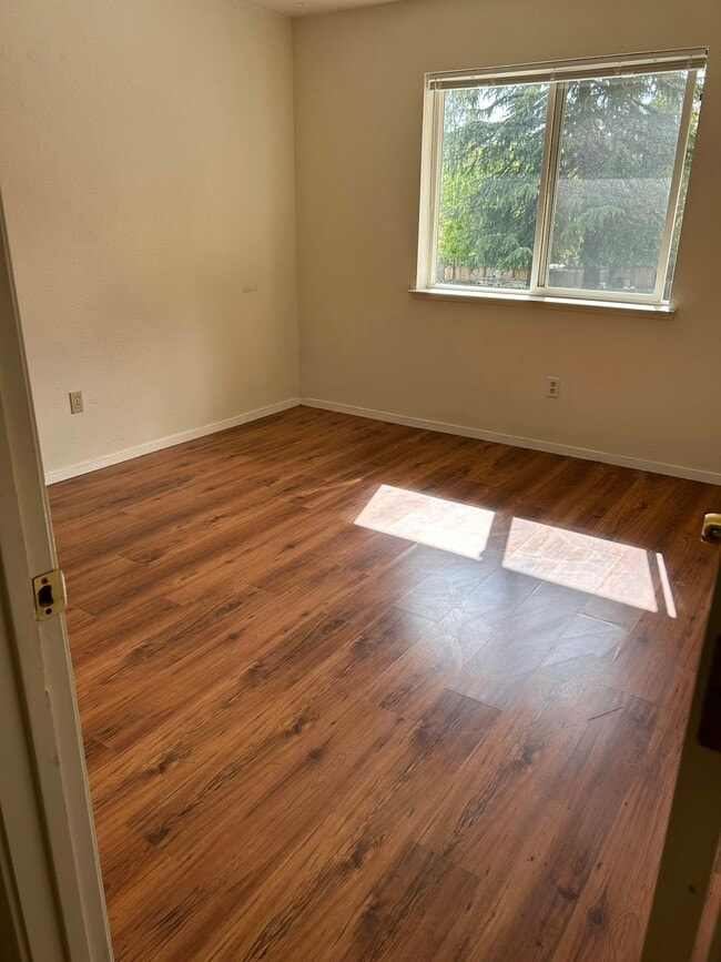 Photo - 1011 Elizabeth Ln