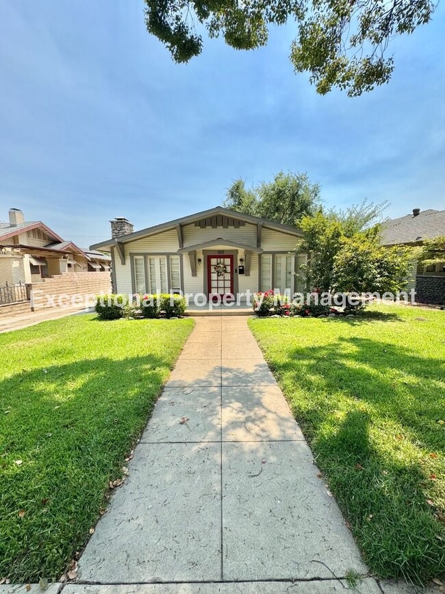 Great 2 bed 1 bath Craftsman home! - Great 2 bed 1 bath Craftsman home!