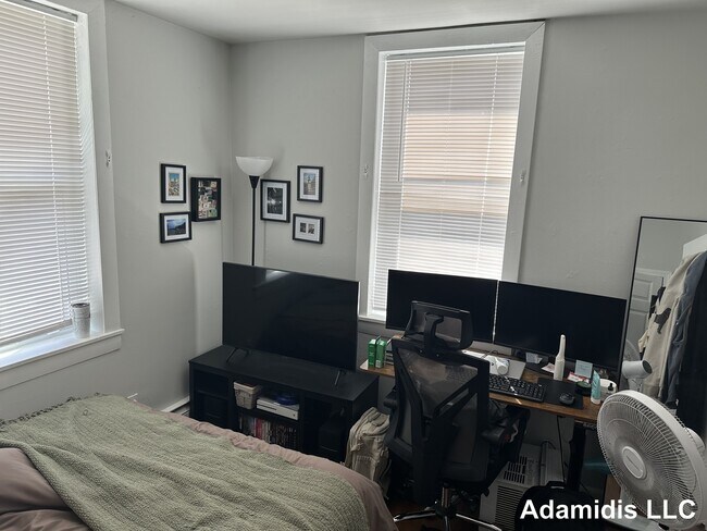 Photo - 722 E 6th St Unit 1R