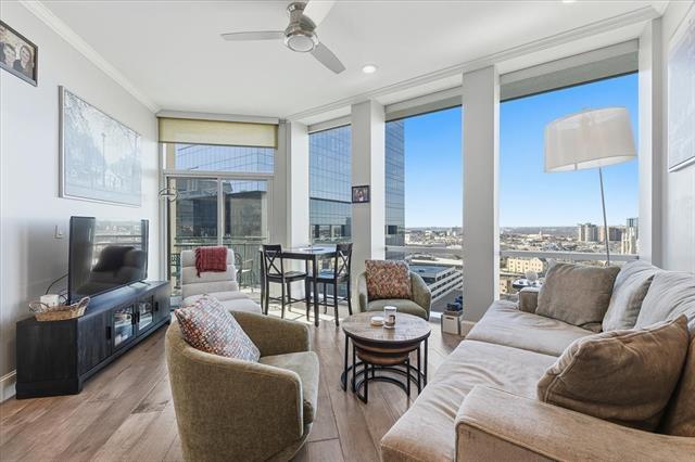 Building Photo - 500 Throckmorton St Unit 1208