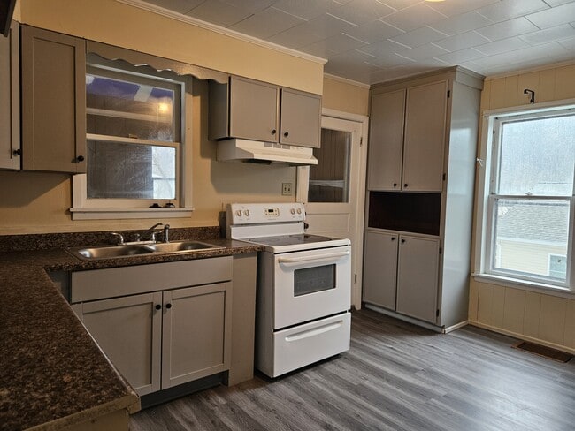 Photo - 355 Reynolds Ave