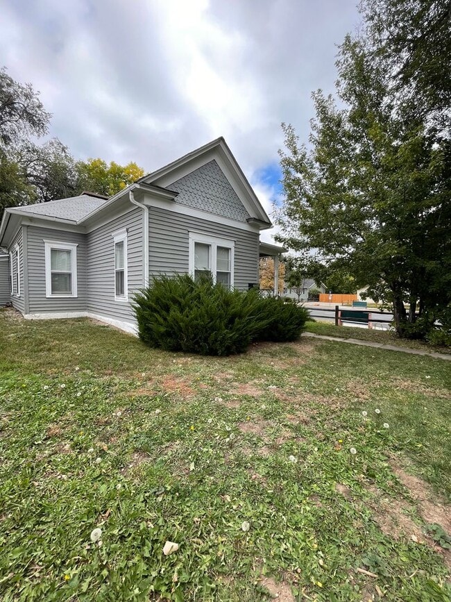 Photo - 402 W Dale St