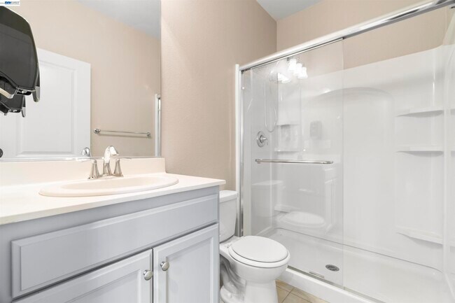 Photo - 967 Dainty Ave