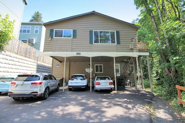 Building Photo - 3736 SW 10th Ave Rental