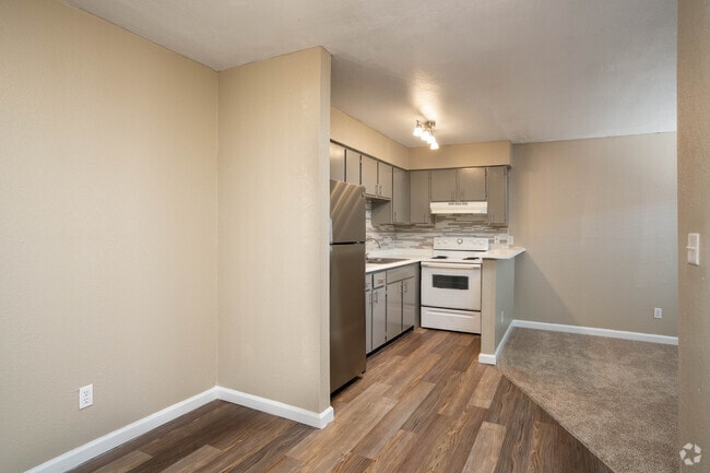 2BR, 1BA - 648SF