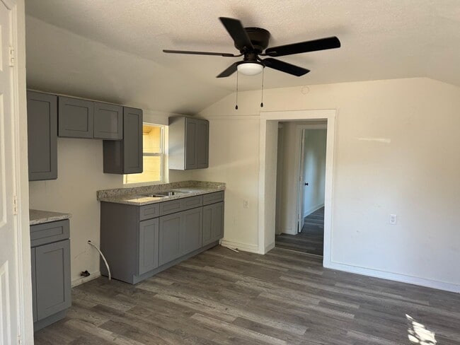 Building Photo - 419 Peabody Ave Unit 2