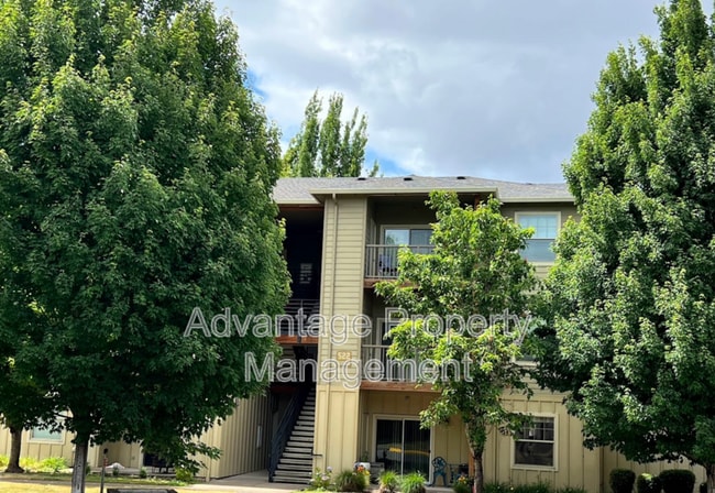 Photo - 537 Catron St S