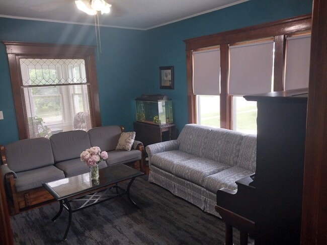 Photo - 305 W Wenberg St