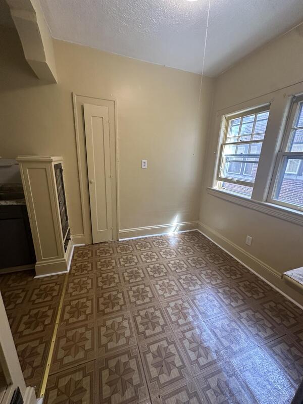 Photo - 1442 W 101st St