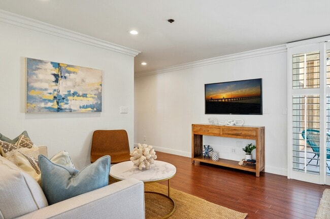 Photo - 555 Esplanade Unit 320