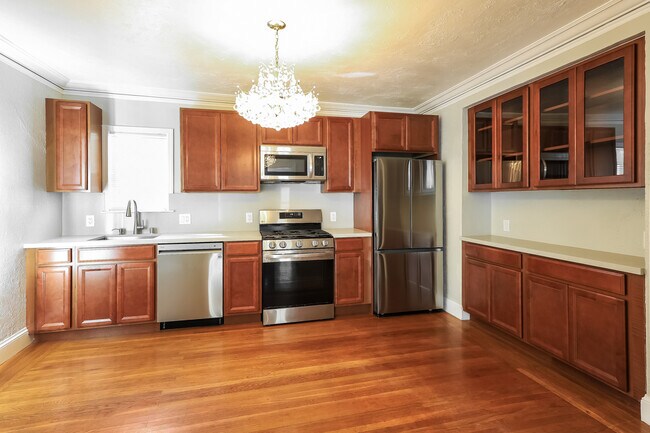 Photo - 708 Calmar Ave