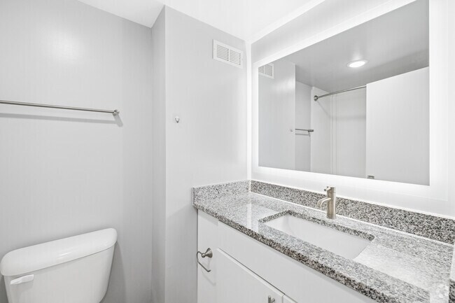The Henry - 1BR, 1BA - 781SF - Bathroom