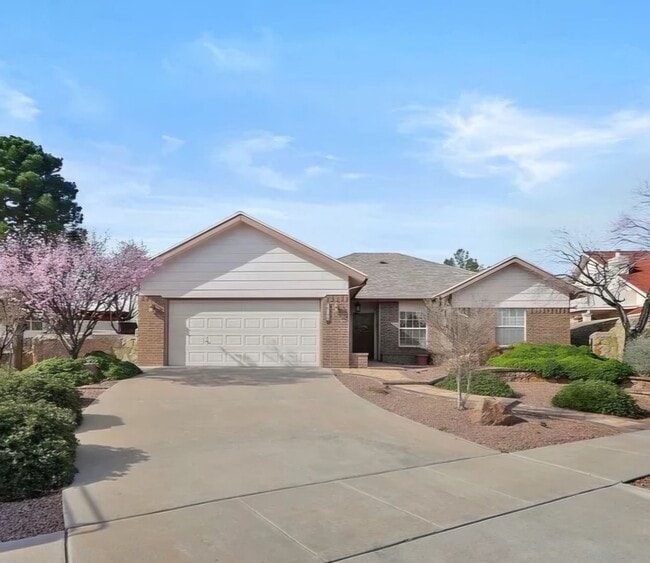 Building Photo - Adorable 3 bedroom 2 bath in Northeast El ...