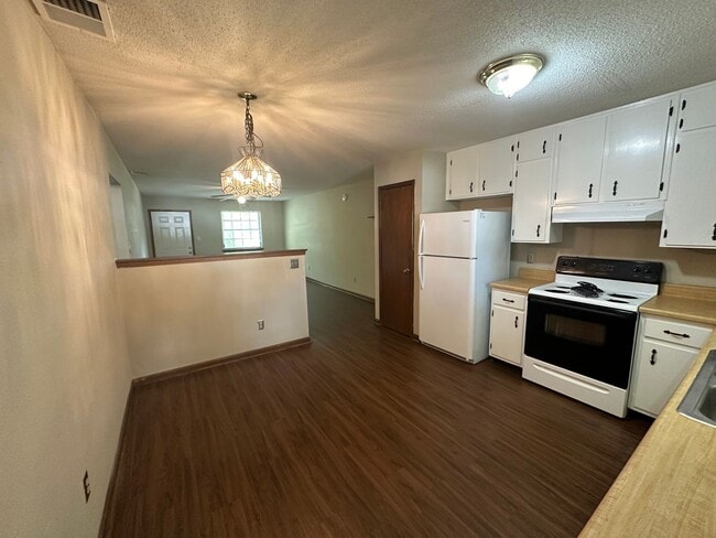 Photo - 2072 Pat's Pl