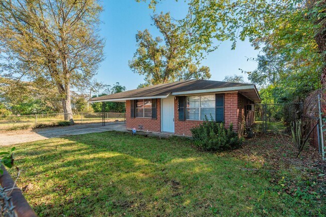 Photo - $1,120 - 3 bed/2 bath house in Turpin Hill, with fenced back yard! Section 8 Welcome!