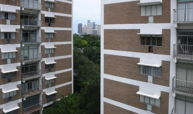 Building Photo - 3600 Montrose Blvd Unit 106 Rental