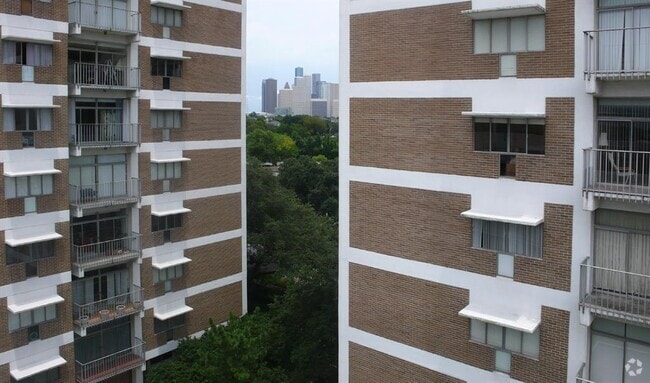 Building Photo - 3600 Montrose Blvd Unit 106 Rental