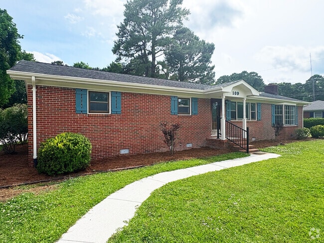 Building Photo - 109 Foxwood Ln Unit Single Family Main House