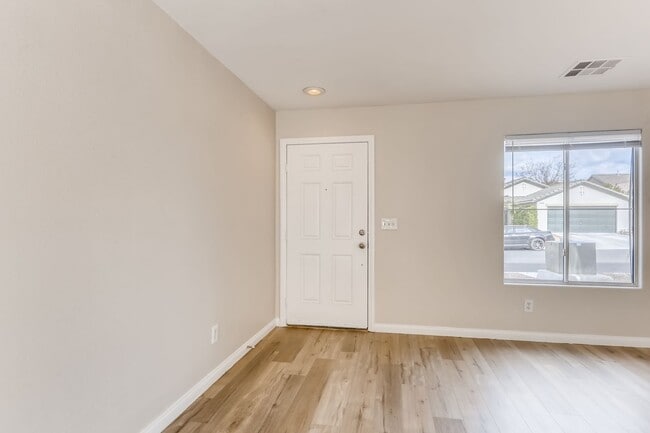 Photo - Beautiful 3 bedroom, 2.5 bath 2 story home!