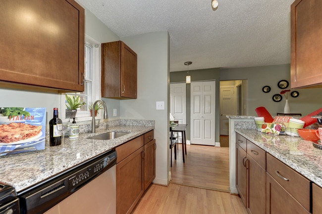 Kitchen 2 - 1618 W Abingdon Dr Unit 103