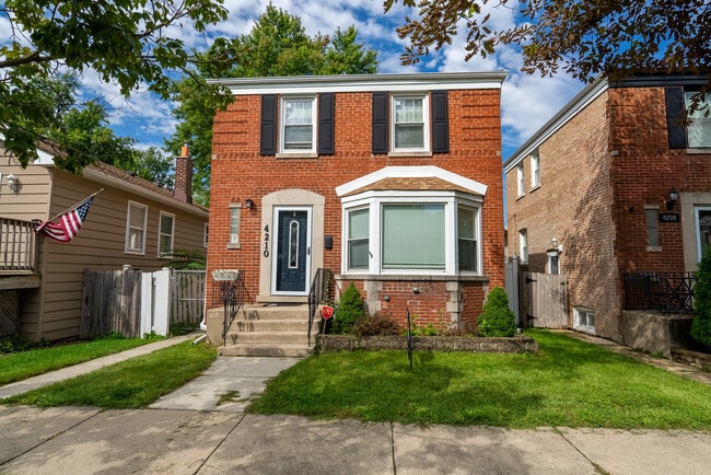 Building Photo - 4210 Maple Ave