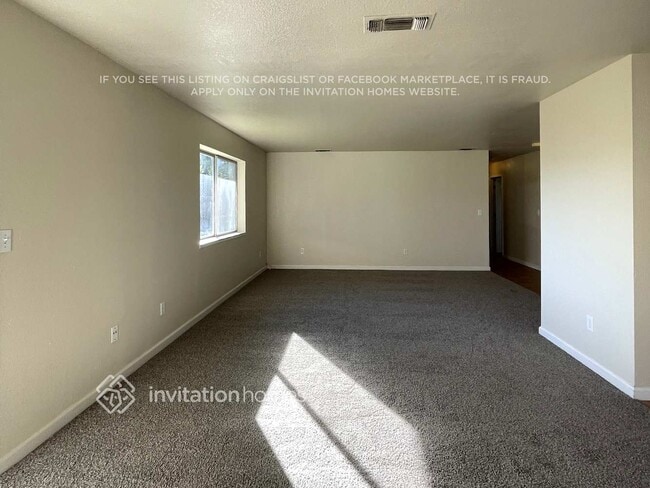 Photo - 555 Spruce St